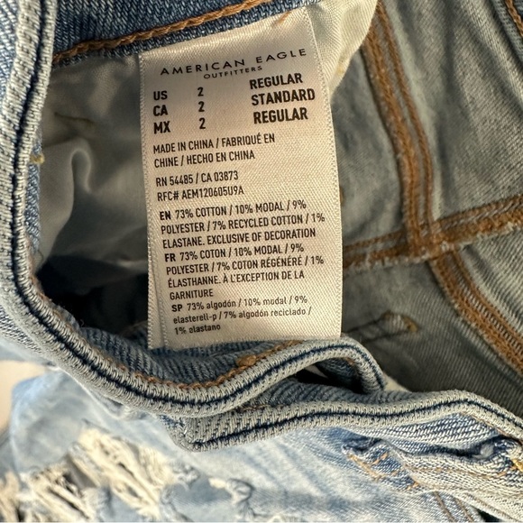 American Eagle Blue Denim Jeans Women Sz 2 Light Wash Destroyed MOM JEAN Stretch - Picture 6 of 9